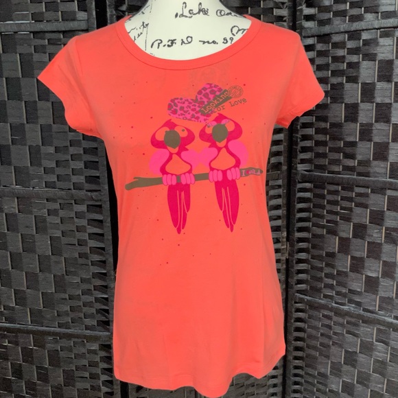 Baby Angel Peach Parrot Birds “Looking for Love” Graphic T-Shirt Sz M - Picture 1 of 5